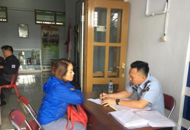 Saat pelayanan pembuatan paspor simpatik di Rejang Lebong.
