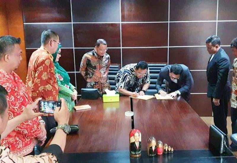 Saat penandatanganan kontrak pembangunan.