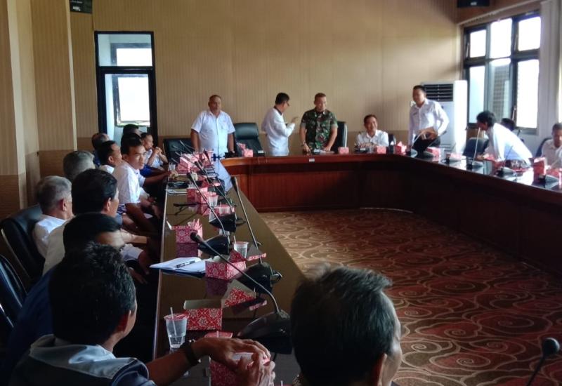 Saat rapat pembahasan penataan Tapal Batas Dalam Kecamatan Pino