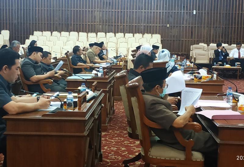 Suasana Rapat Paripurna Jawaban Gubernur atas pandangan fraksi.