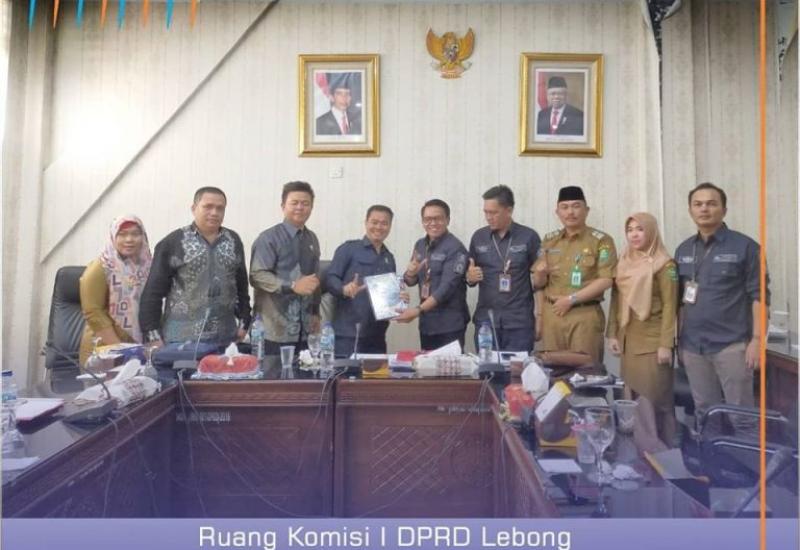 Saat rapat Komisi I DPRD Lebong membahas terkait Raperda penyiaran publik lokal radio.