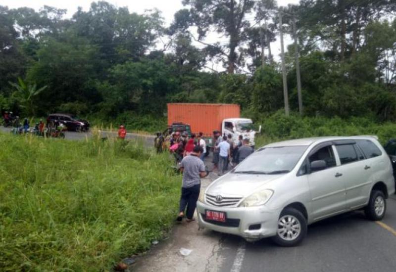 Ngebut, Motor Bebek Tanpa Nopol Tabrak Mobnas Sekwan BS