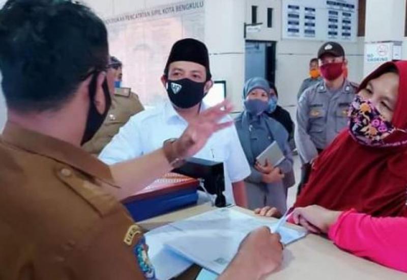 Dewa Ingin Layanan di Dukcapil Mengadopsi Layanan Perbankan