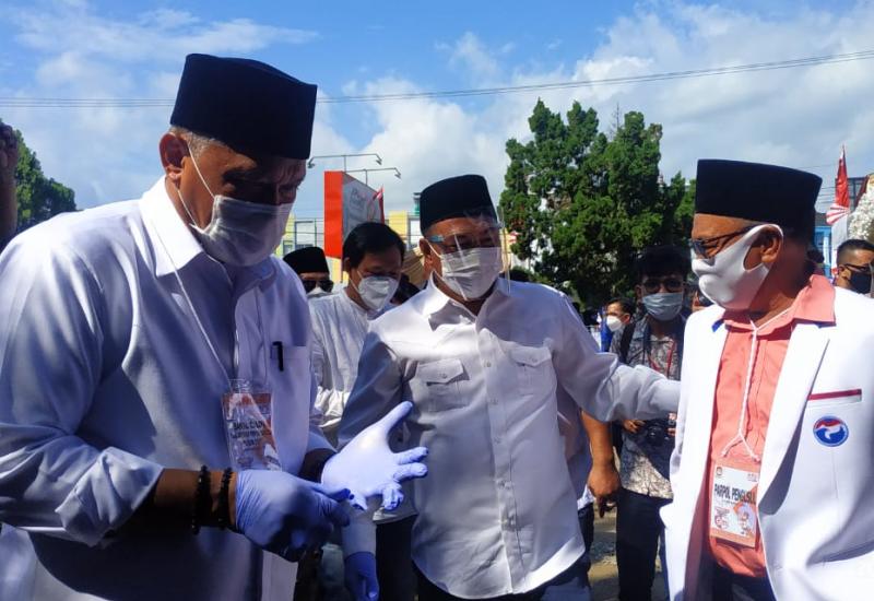 Daftar ke KPU, Agusrin - Imron Disambut Meriah Para Pendukung
