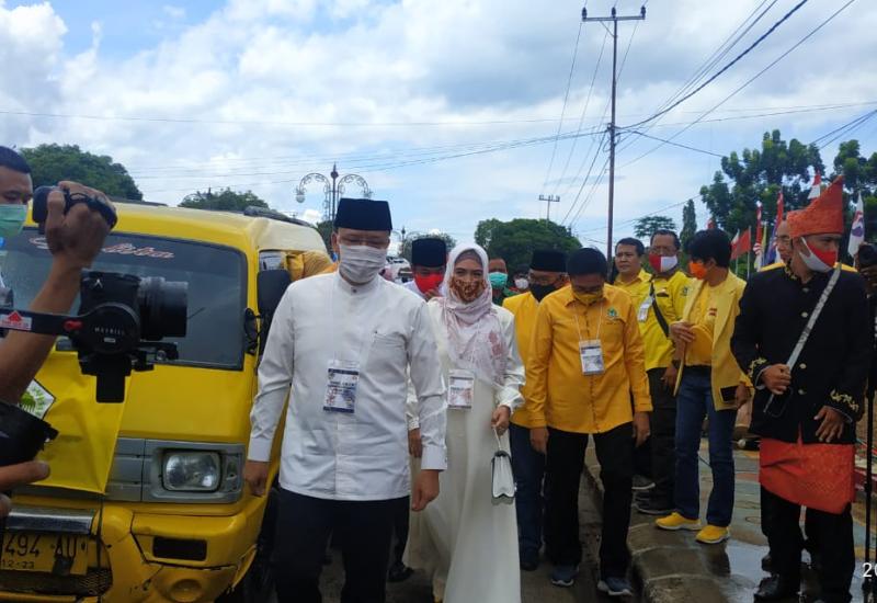 Daftar ke KPU, Duo RR Naik Angkot Diiringi Konvoi Motor