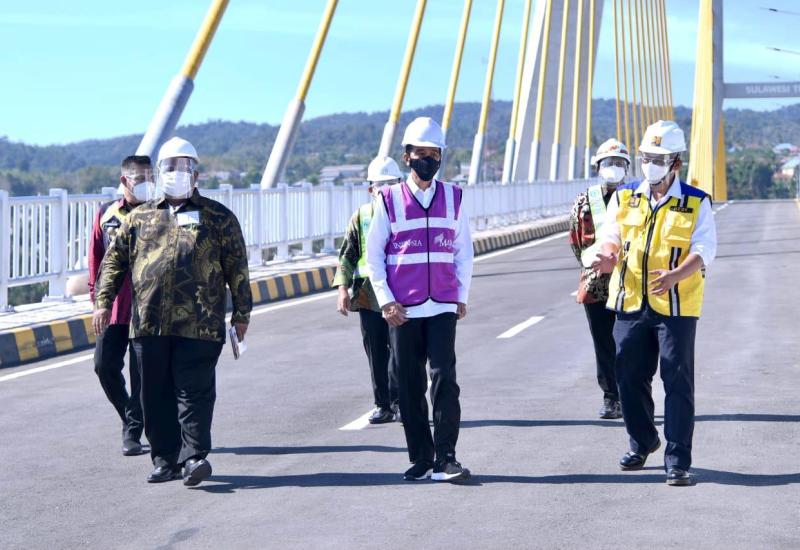 Jadi Ikon Baru, Presiden Jokowi Resmikan Jembatan Teluk Kendari