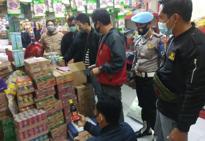 Operasi Pekat, Ratusan Botol Miras Disita Polisi Dari 3 Warung