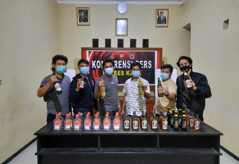 Razia Warung, Puluhan Miras Diamankan, Pedagang Diimbau