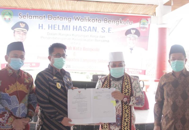 Saling Tukar Program, Walikota Helmi Teken Mou Dengan Bupati Lampung Selatan