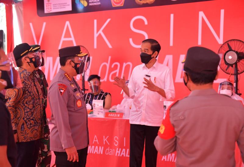 tinjau vaksinasi