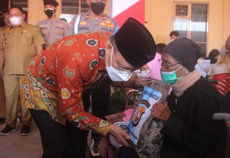 Gubernur meminta agar vaksinasi lansia di kebut