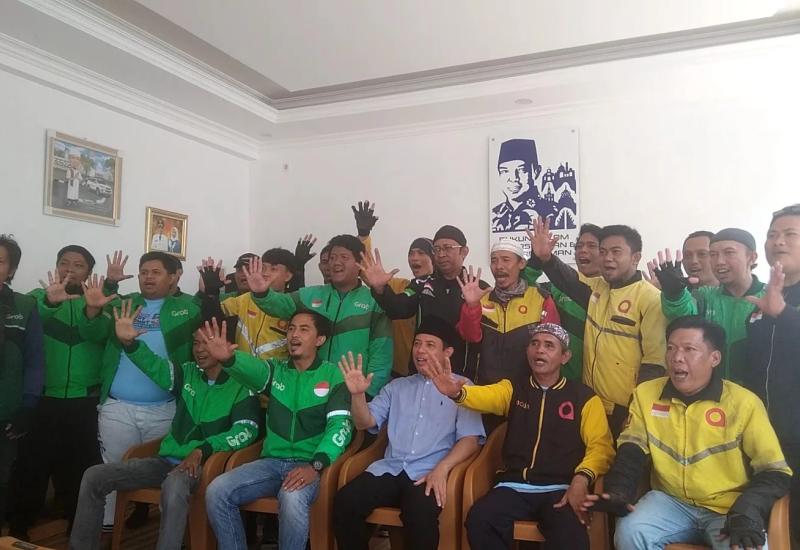 Pasangan calon walikota Bengkulu, nomor urut 5, Dedy Wahyudi dan Ronny mendapat dukungan dari komunitas pengemudi ojek online (ojol) Raflesia. 